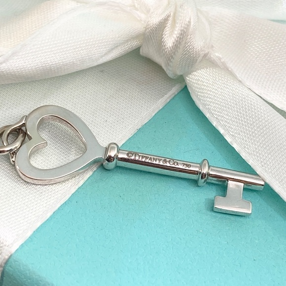 Tiffany & Co diamond Heart Key 1.5” size medium MSRP $2900 retired - Picture 3 of 4